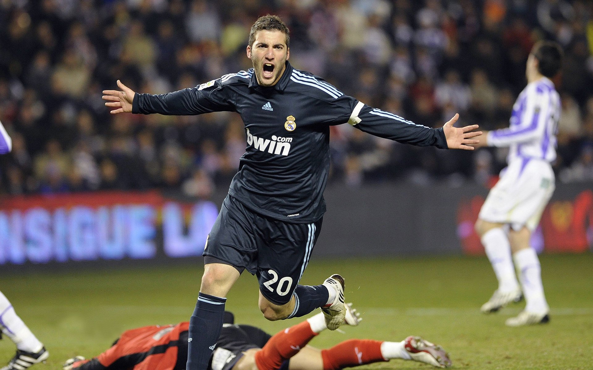 欧冠决赛之夜,克莱关键战不手软